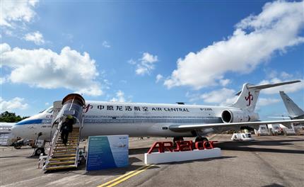 中原龍浩航空ARJ21貨機增彩新加坡航展
